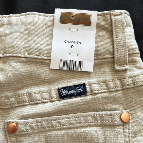 NWT Wrangler khaki color distressed cut off denim shorts, size 0. - Picture 3 of 5